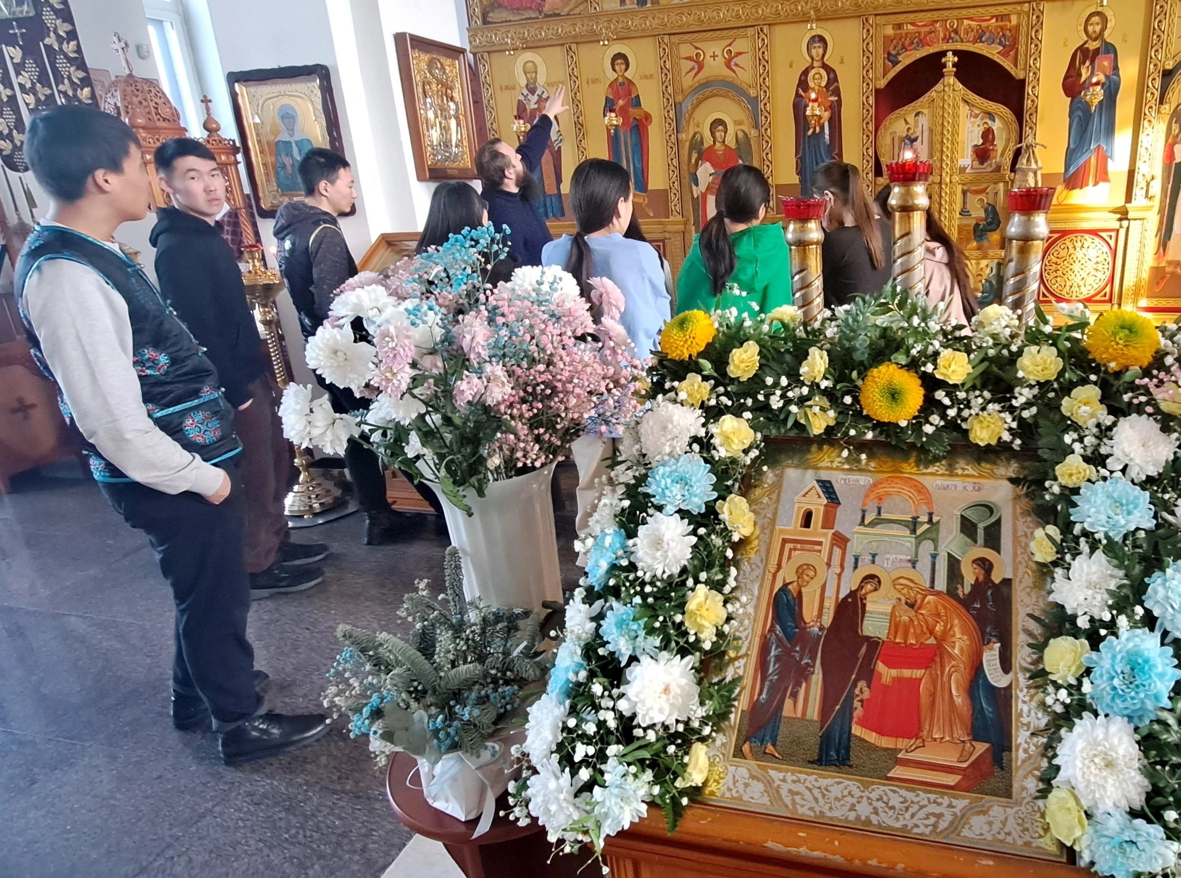 Экскурсии для студентов по Воскресенскому кафедральному собору г. Кызыла в День православной молодежи